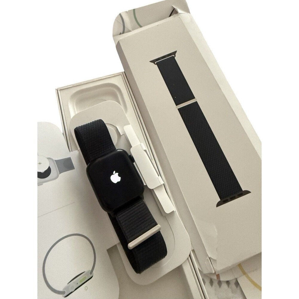 Apple Watch SE (2nd Generation) 44mm A2723  Great Condition